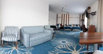 Фото номера Стандартный трехместный номер-студио Курортные отели Kasor Resort &amp; Spa г. Стрыкув 3