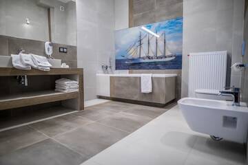 Фото номера Трехместный номер «Комфорт» Курортные отели Kasor Resort &amp; Spa г. Стрыкув 2