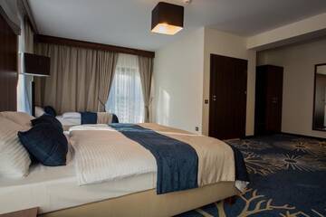 Фото номера Трехместный номер Делюкс Курортные отели Kasor Resort &amp; Spa г. Стрыкув 5