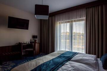 Фото номера Номер Делюкс с кроватью размера «king-size» Курортные отели Kasor Resort &amp; Spa г. Стрыкув 4